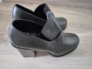 Tacones negros