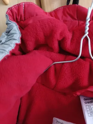 Giubbotto neve Decathlon rosso e grigio con quanti