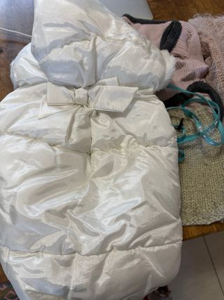 Vestitini e guinzaglio per cani