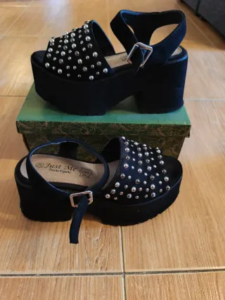 Sandalias de plataforma con tachuelas