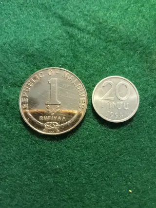 2 Monete: Armenia e Maldive