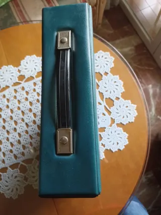 Máquina de escribir Olivetti Dora portátil