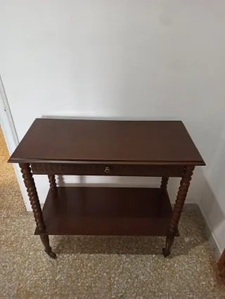 Carrello porta TV vintage in legno con ruote