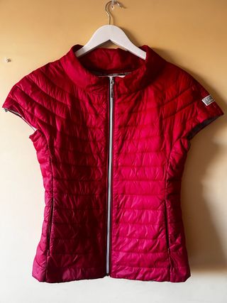 Precioso Chaleco acolchado mangas hombro caído