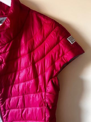 Precioso Chaleco acolchado mangas hombro caído