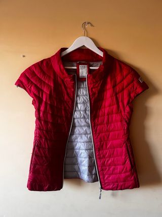 Precioso Chaleco acolchado mangas hombro caído