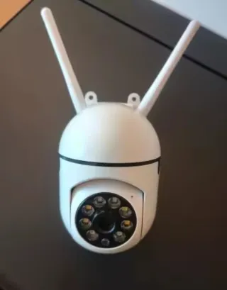 Cámara de seguridad blanca