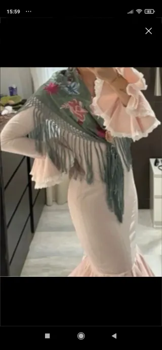 Traje de flamenca blanco y turquesa