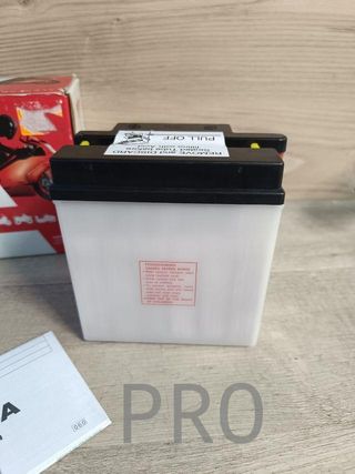 YUASA BATERIA YB10L-A2 abierto - sin ácido