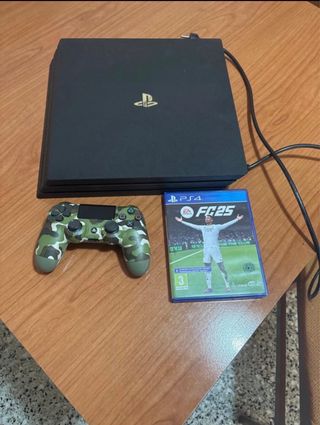PS4 1TB Negra + Mando Camuflaje + FC25