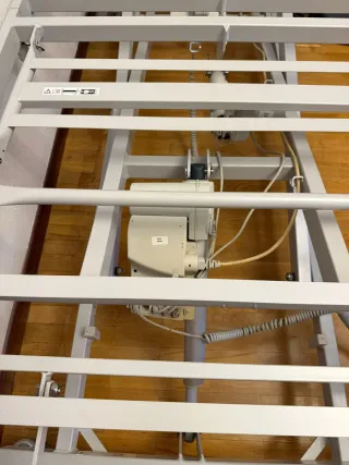 Cama articulada hospitalaria