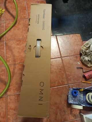 Pantalla de ordenador plata y negra