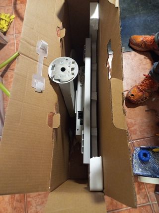 Pantalla de ordenador plata y negra