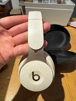 Beats Solo Pro Bianchi con custodia