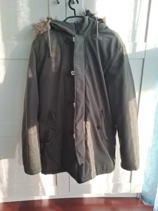 Parka Verde con Capucha y Pelo S