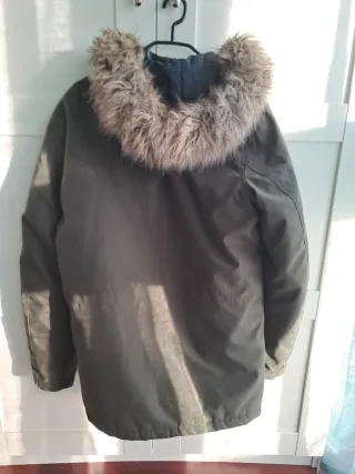 Parka Verde con Capucha y Pelo S