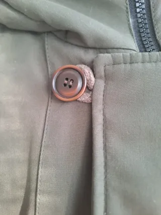 Parka Verde con Capucha y Pelo S