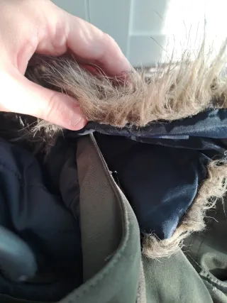 Parka Verde con Capucha y Pelo S