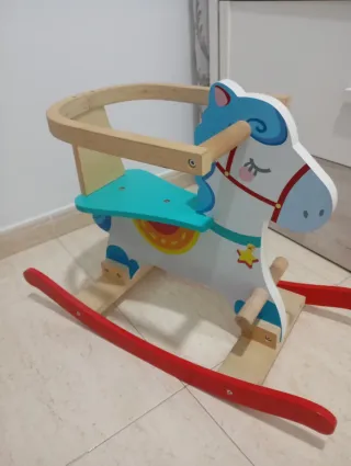 Caballito de madera para niños