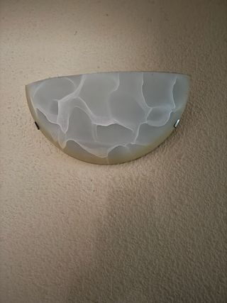 Lámpara de pared de cristal y metal