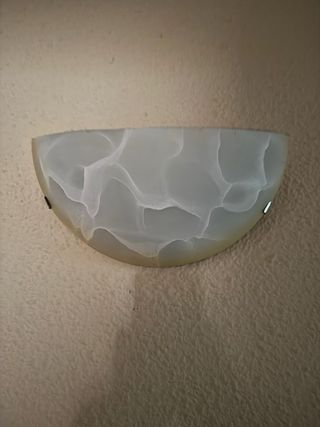 Lámpara de pared de cristal y metal