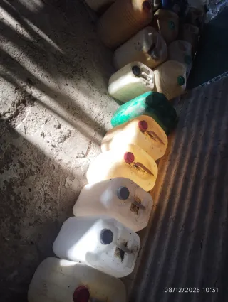 Garrafas de 20 litros aproximadamente