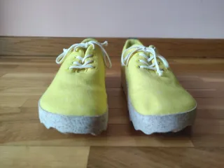 Zapatos ASPORTUGUESAS amarillos