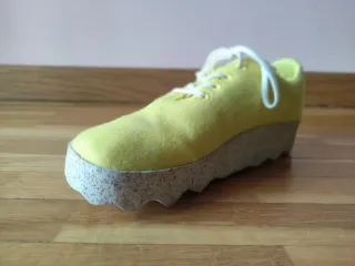 Zapatos ASPORTUGUESAS amarillos