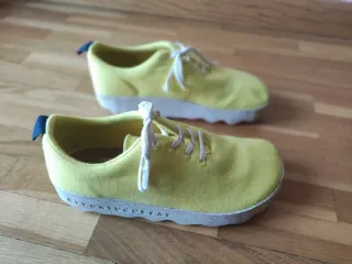 Zapatos ASPORTUGUESAS amarillos