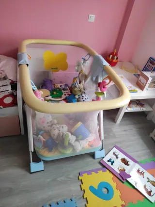 Parque infantil con juguetes