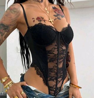Body de encaje negro y multicolor
