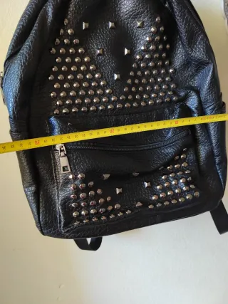 Bolso Mochila Negro Tachuelas