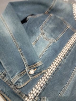 Cazadora vaquera con perlas