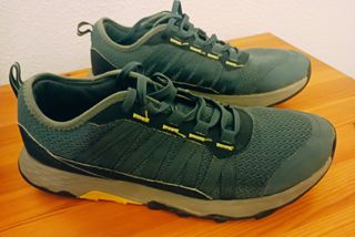 BOTAS Y ZAPATOS QUECHUA