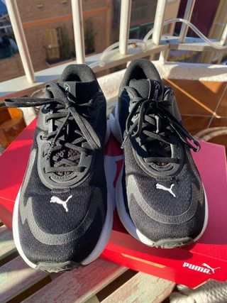 Zapatillas deportivas Puma Negras y Blancas
