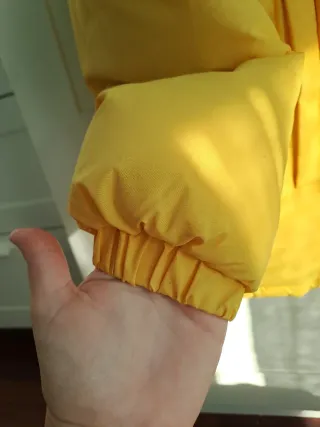 Abrigo acolchado Bershka amarillo talla S