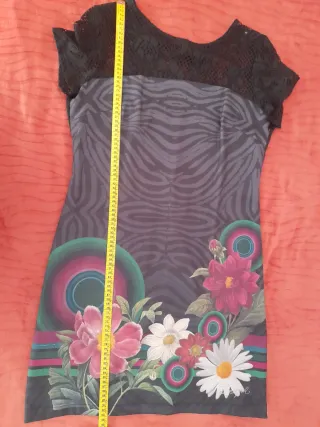 Vestido estampado flores y encaje