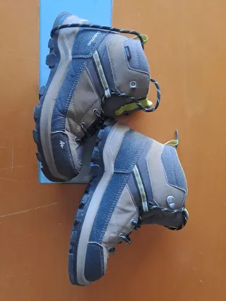 Botas de montaña talla 36. Marca Decathlon