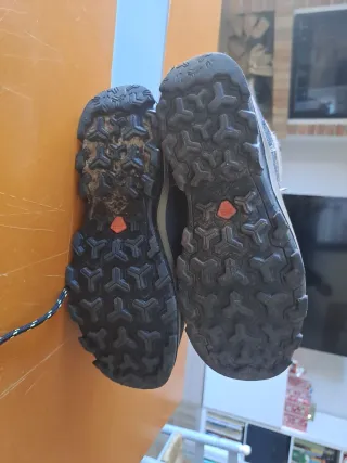 Botas de montaña talla 36. Marca Decathlon