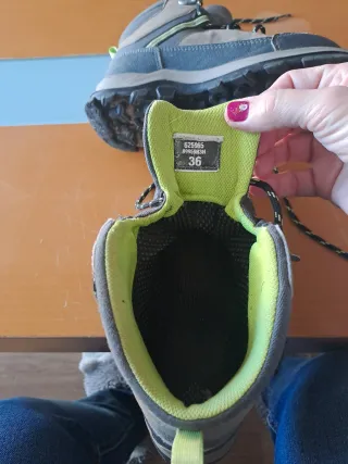 Botas de montaña talla 36. Marca Decathlon