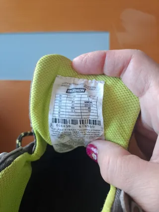 Botas de montaña talla 36. Marca Decathlon