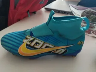 Scarpe da calcio per bambini, taglia 38.5