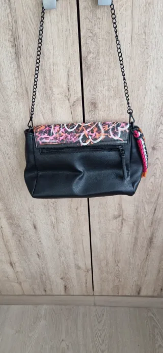 Bolso Desigual Negro  con corazones ,nuevo