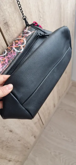 Bolso Desigual Negro  con corazones ,nuevo