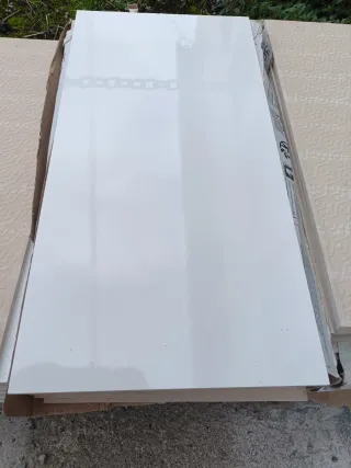 Porcelánico blanco brillo  y efecto madera 60x 30