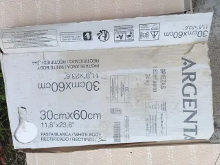 Porcelánico blanco brillo  y efecto madera 60x 30