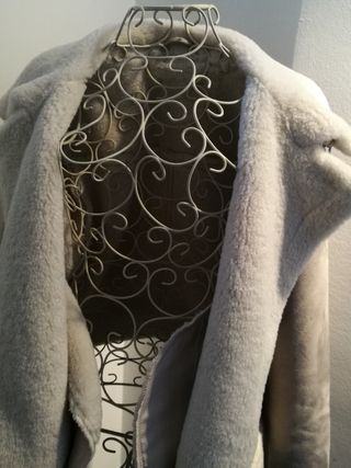 Chaqueta borreguito beige y blanca