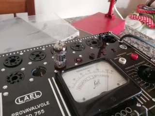 Valvole ECC83 Valvo testate con provavalvole