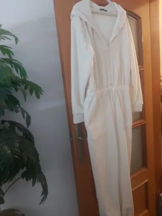 Mono Zara Beige con Capucha