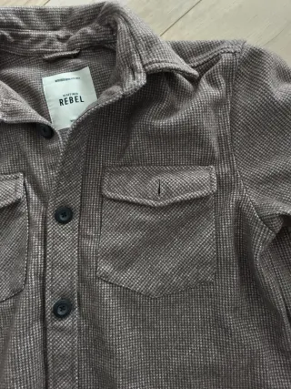 Camisa hipster marrón y gris